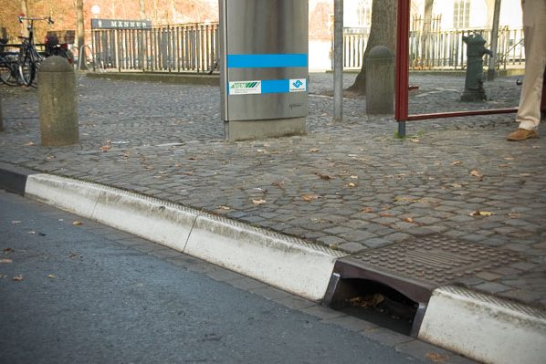 cropped-Seiteneinlauf_Bushalte-3.jpg